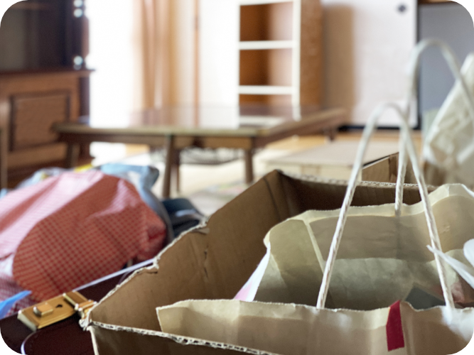 ゴミがあふれた部屋の画像